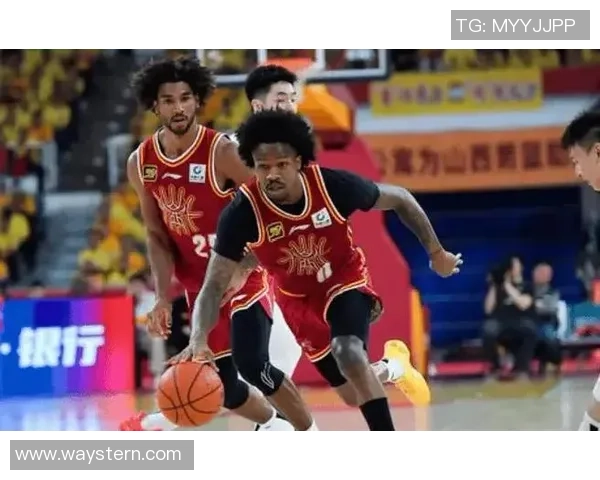 古德温谈比赛前水分补充与球迷支持带来的能量感受